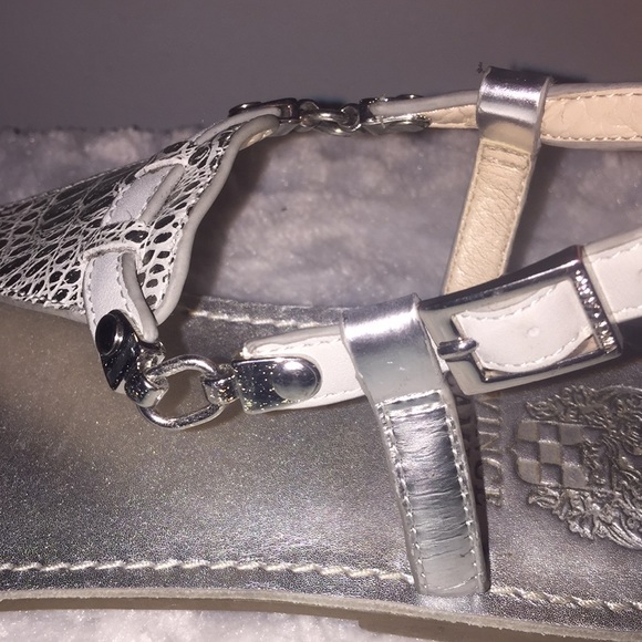 Vince Camuto Itelli Silver Print  Flat Sandals - Picture 7 of 8